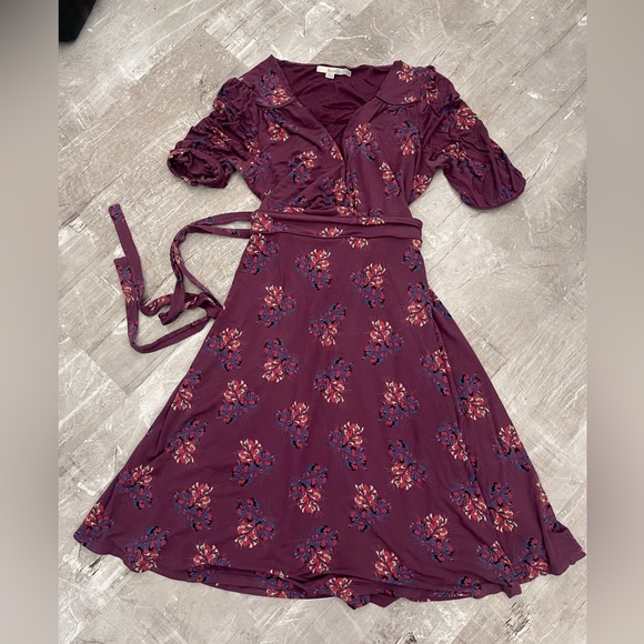 Boden Dresses & Skirts - Boden plum floral Vicose wrap Dress
